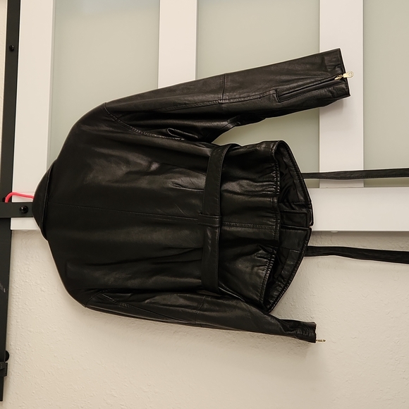 VINTAGE 80s style shoulder pad, belted Tannery West Women's Black Leather Jacket - Picture 6 of 12